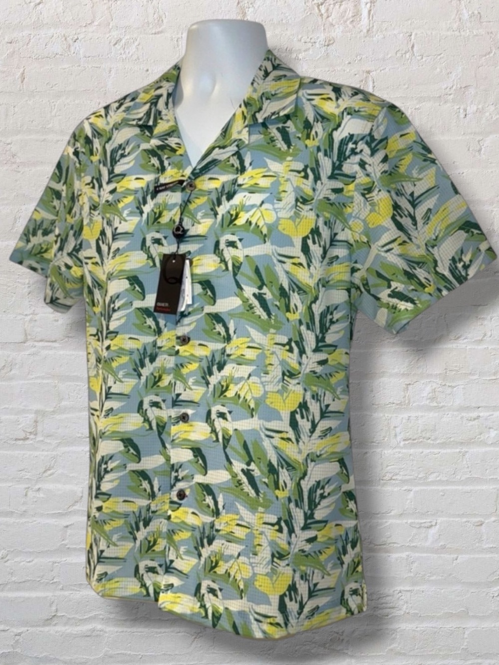 Quieti Performance Men’s Tropical Leaf Button Up Shirt | Size M | 4-Way Stretch